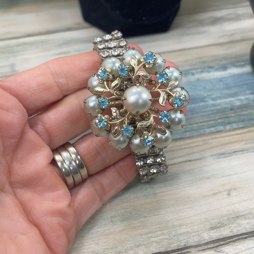 ⭐️Adorned Crown artisan assemblage rhinestone blue cluster stretch bracelet - Picture 4 of 8